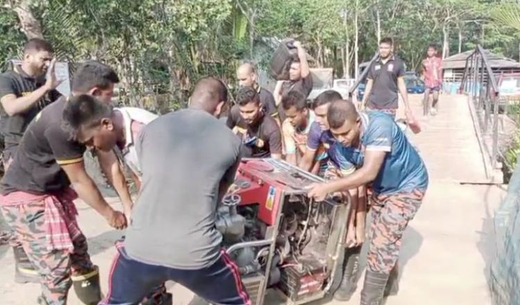 সুন্দরবনে আগুন, নিয়ন্ত্রণে কাজ করছে ফায়ার সার্ভিস